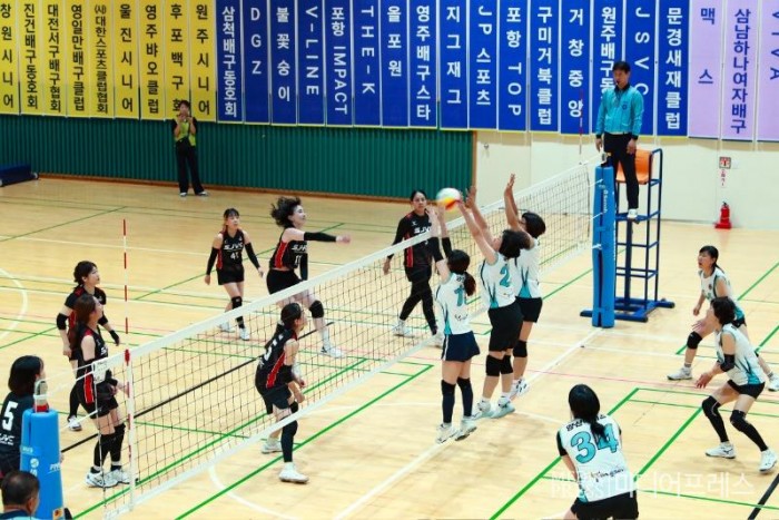 전국 <b>배구</b> 동호인 모였다!... 되도록 <b>저변 확대</b>에 적극 노력"