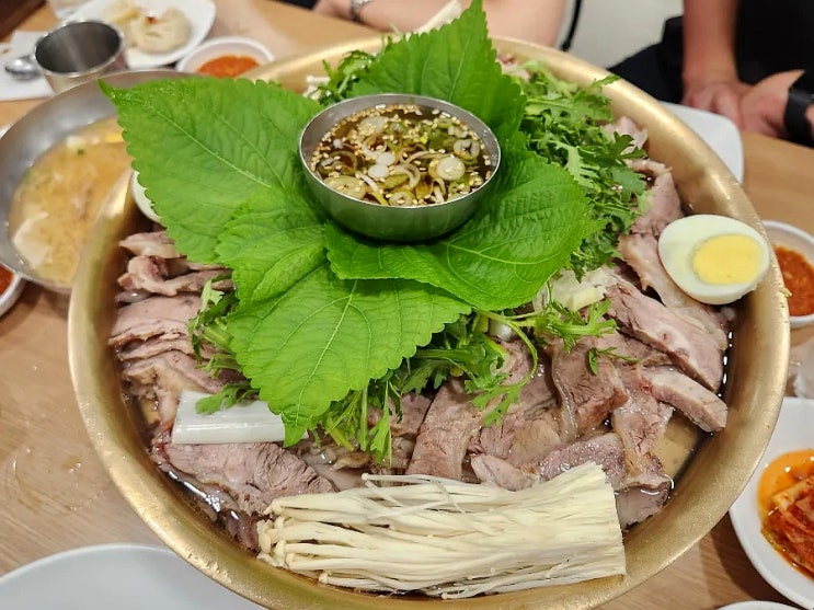 강남구청 진미평양냉면 어복쟁반, 냉면, 접시만두