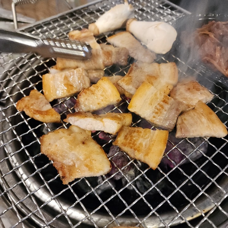  고성동 맛집 고기가 살살 녹았던 골목집 숙성삼겹