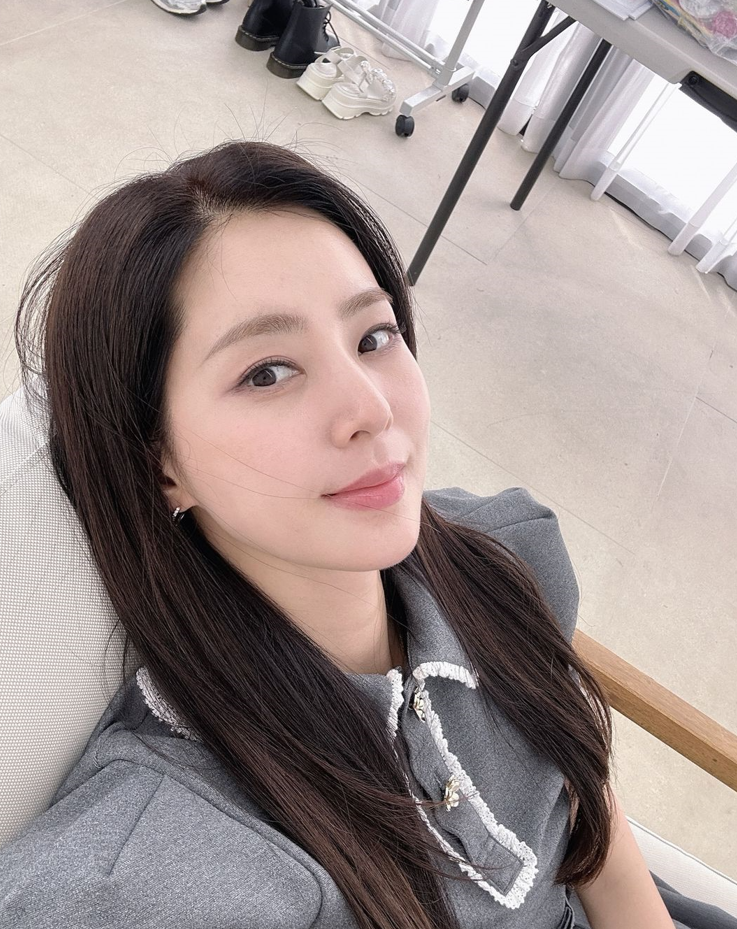  한채아의 여름 악세사리로 함께한 쥬얼리 브랜드 제이에스티나 귓볼 귀걸이 정보