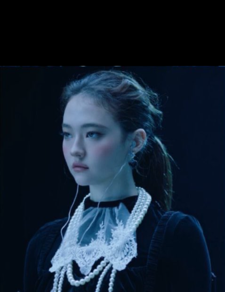 <b>테디 걸그룹</b> 'MEOVV(미야오)' 첫 번째 멤버 공개…엘라 그로스 !