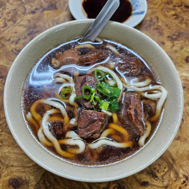  고기가 많아 가성비 좋은 고기 국수 대만 타이베이 맛집 푸홍뉴러우멘