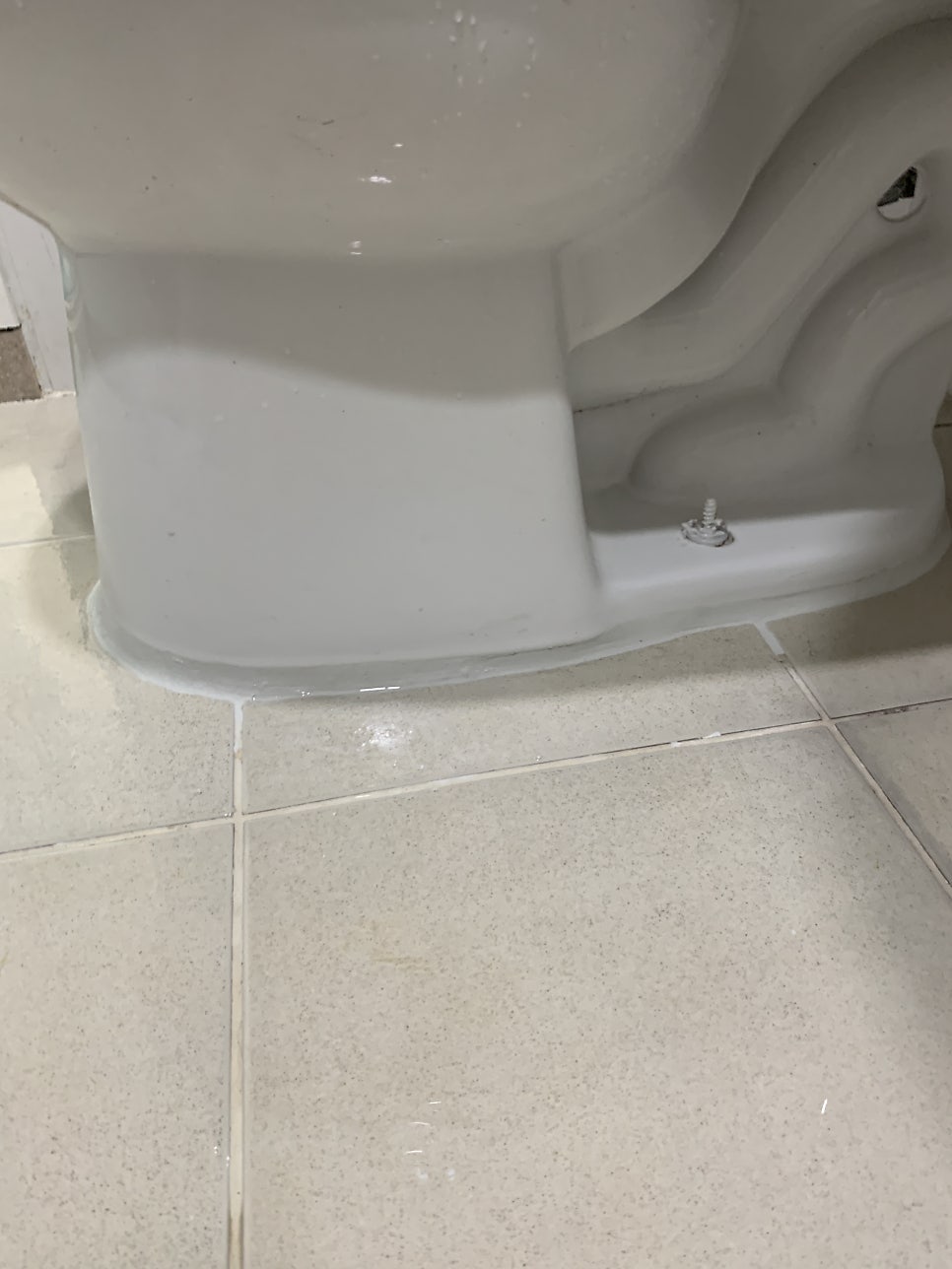 화장실 변기 깨진 백시멘트 보수작업