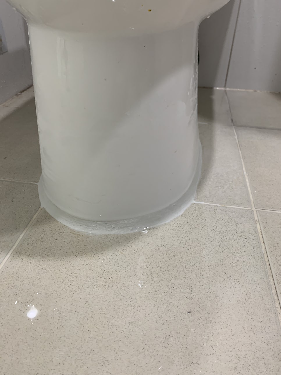 화장실 변기 깨진 백시멘트 보수작업