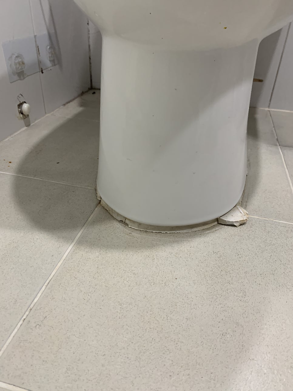 화장실 변기 깨진 백시멘트 보수작업