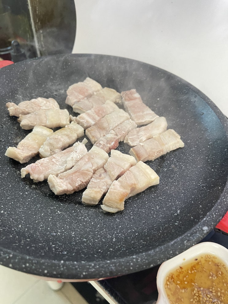  유튜브 보면서 혼자 ... 혼술... 이게 삶의 재미 아닐지