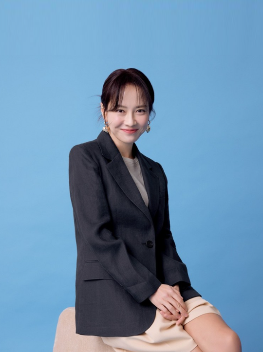  40대 여자 여름 결혼식 하객 패션으로 깔끔한 룩을 완성하는 린넨 블레이저 싱글 자켓 코디 추천 ft. 송지효