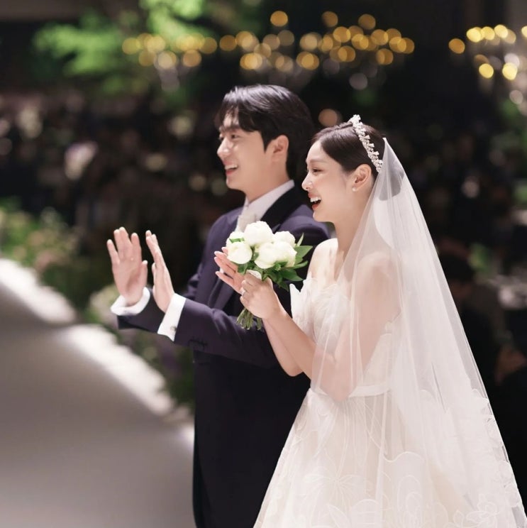 영화 같은 <b>김연아 결혼식</b> 본식 웨딩드레스 모음 zip