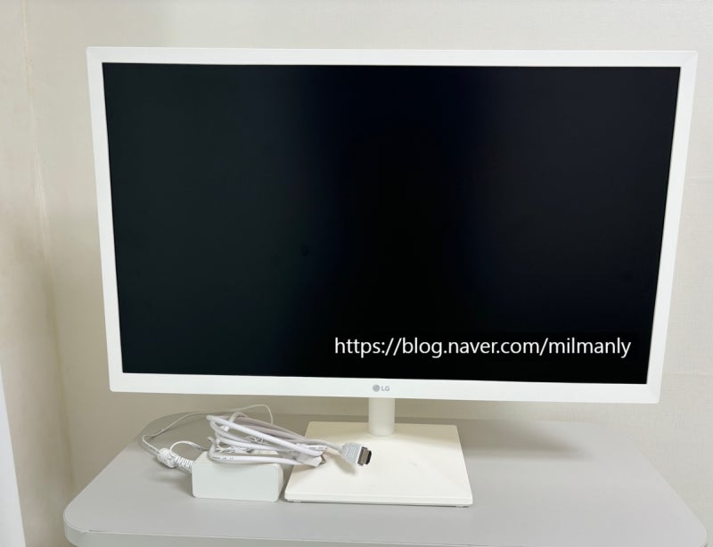LG 화이트 모니터(24MN430HW) 구매 후기