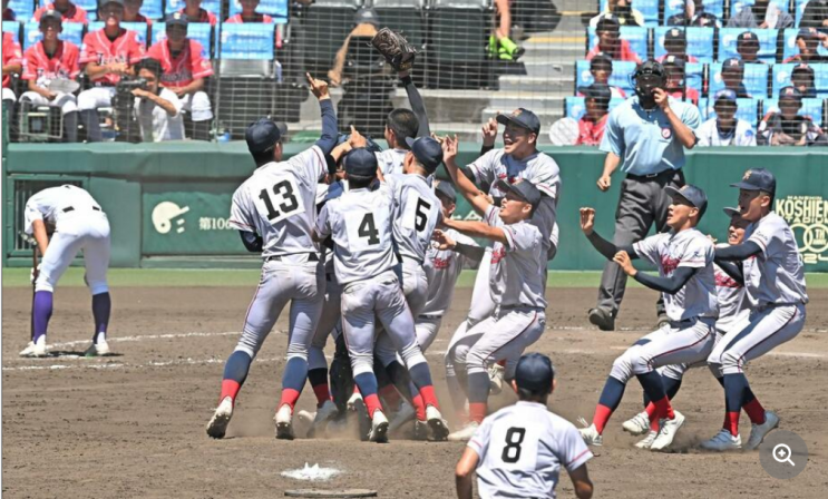 이례적 축하 ③ 뉴스 휩쓴 ‘<b>교토국제고</b>’의 고시엔 <b>우승</b>!