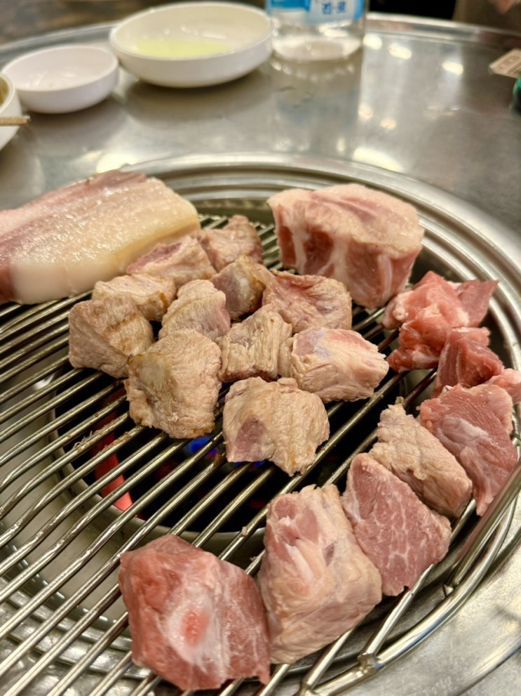  [김돈이 본점] 연탄불에 구워주는 흑돼지 맛집 선릉 회식장소 추천 주차가능 사이드도 일품