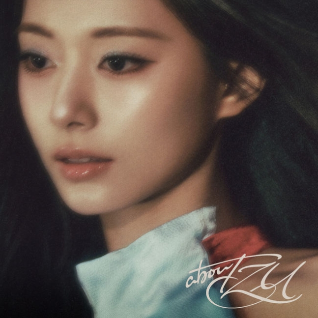 트와이스 <b>쯔위</b>, <b>솔로 데뷔</b>곡 ‘Run Away’ 음원 일부 깜짝... 