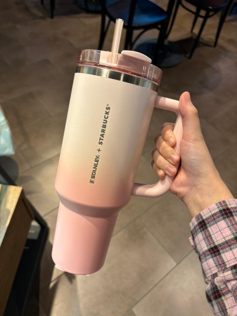 💕스타벅스 스탠리 텀블러 핑크 그레이 매장 구매한 후기💕_온라인구매, 스타벅스 브랜드 스토어,재입고알람 ,텀블러꾸미기 키링 정보⭐️  : 네이버 블로그, image size:800x1067