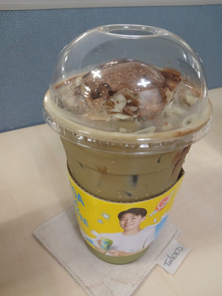  메가커피 원신콜라보 초코나무숲 초코젤라또 녹차라떼