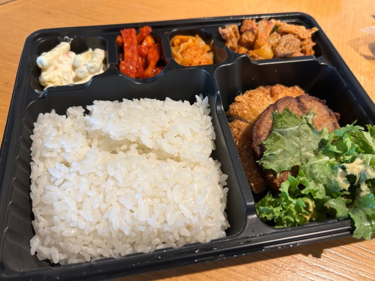  한솥도시락 <제육돈까스도련님> 및 <반찬순살고등어간장구이>