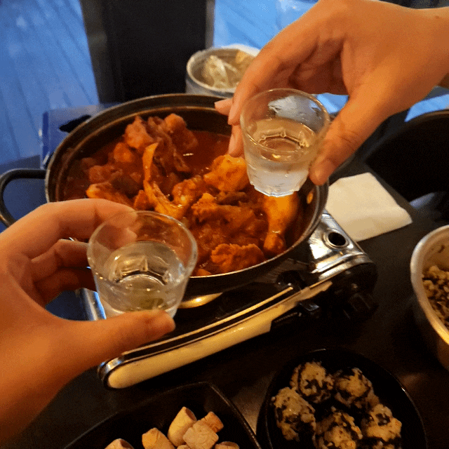 서울 홍대 단체 술집 가로수포차, 감성포차 한식 양식 퓨전 안주 맛집 닭볶음탕 추천