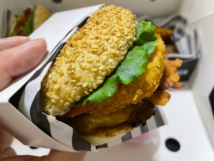 수제버거맛집 다운타우너 대구빌리브헤리티지 스파이시 폴드포크 버거 매콤하니 맛나요 수제버거맛집 다운타우너 대구빌리브헤리티지 스파이시 폴드포크 버거 매콤하니 맛나요