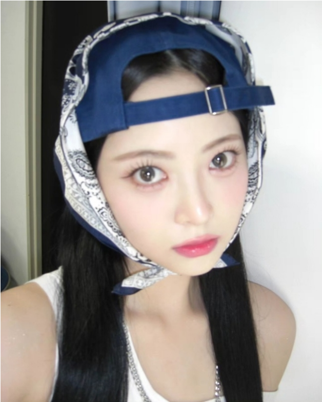 <b>르세라핌 홍은채</b> 눈이 얼굴의 반? 만화 찢고 나온 공주님... 