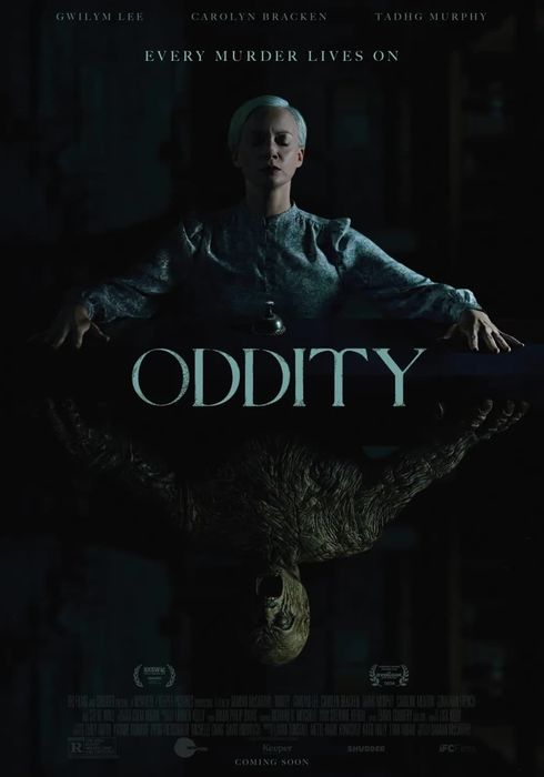  영화 오디티 (Oddity,2024) 살해된 쌍둥이 언니, 드러나는 추악한 진실 (줄거리&예고편)