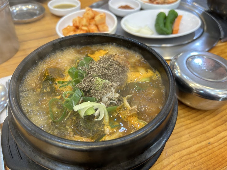  대광고등학교 뒷편 해장하기 좋은 <대감댁 뼈다귀 감자탕>