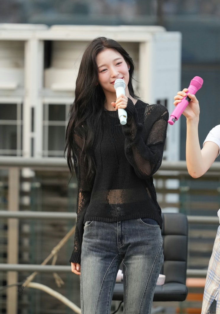 240824 <b>오마이걸</b> 아린 한강 <b>버스킹</b>
