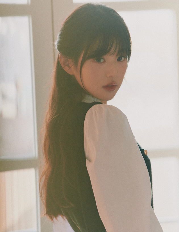  20대 여자 여름 하객룩이나 데일리룩 코디로 핫한 브랜드 로라로라 블랙 트위드 민소매 나시 원피스 ft. 장원영