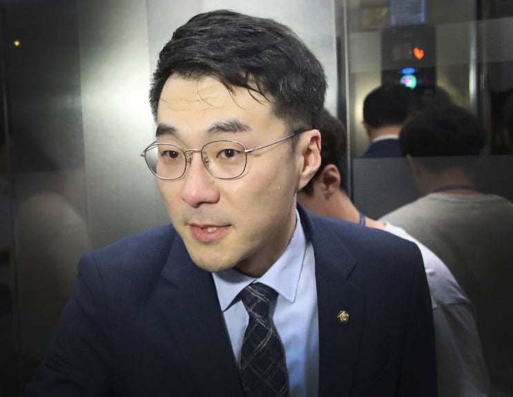 검찰, '<b>코인</b> 은닉 의혹' 김남국 전 민주당 <b>의원 불구속</b> 기소.... 