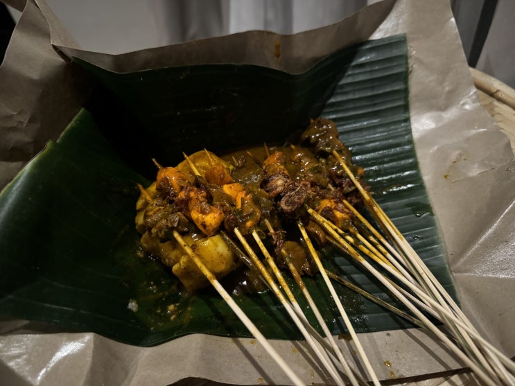  발리 짱구 마트 Popular Express Berawa, 길거리 사태 Sate Padang Canggu