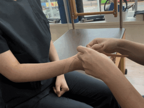 손목 아플때 스스로 손목통증 테이핑 하는 방법 (손목터널증후군, 손목건초염, 드퀘르뱅)