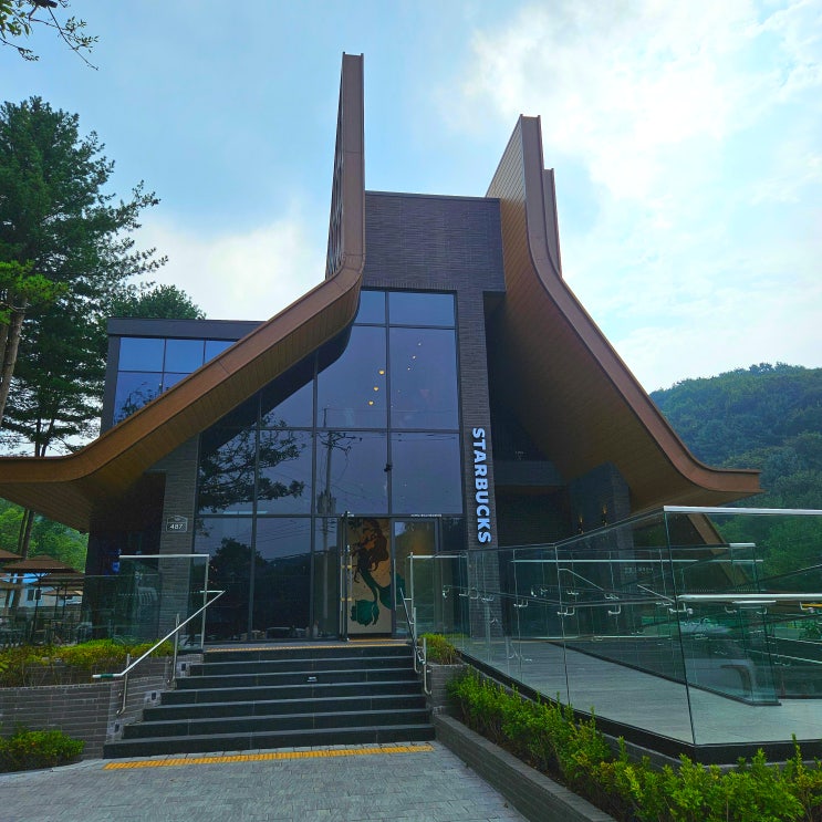  경기 용인 고기리 계곡 대형카페 고기리 스타벅스 주차 자리 디저트