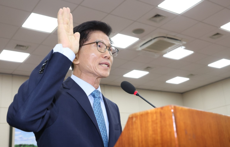 "<b>김문수</b> 고용노동부 장관 후보자, <b>박근혜 탄핵</b> 잘못됐다 주장... 