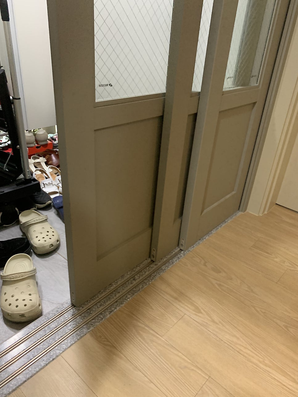 검단 3연동중문 슬라이딩도어 바퀴고장교체수리