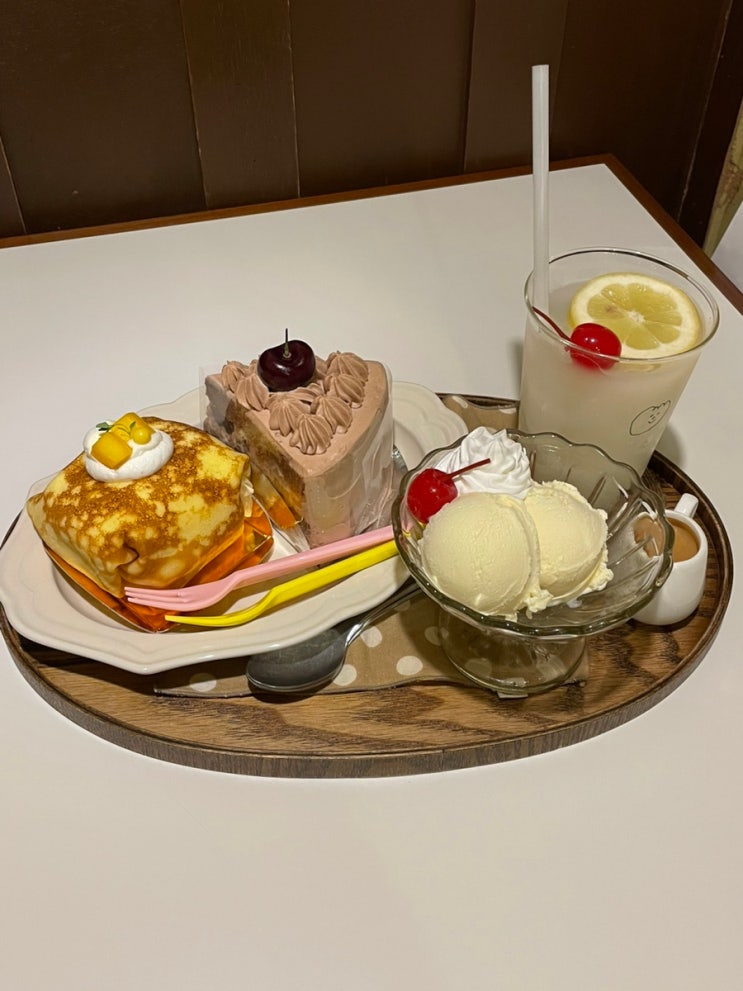  홍대 일본 지브리 감성 카페 모멘트 커피 디저트 맛집 추천