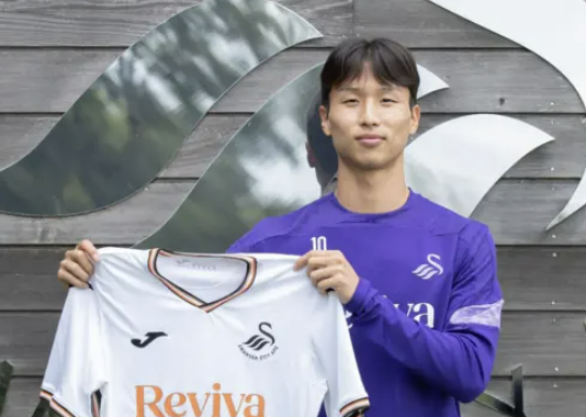 엄원상 대신 <b>엄지성</b> 한국 <b>축구</b> 국가대표팀 명단발탁