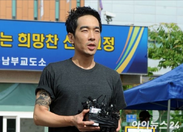 <연예가핫이슈> "고영욱, 평생 유튜브 못할 것"...유튜브가 밝힌 고영욱 채널 폐쇄 이유 <연예가핫이슈> "고영욱, 평생 유튜브 못할 것"...유튜브가 밝힌 고영욱 채널 폐쇄 이유
