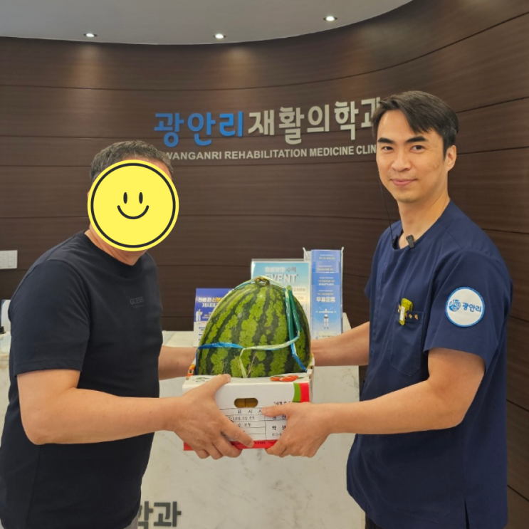  지난주 환자분들의 선물- 커피와 다양한 음료, 그리고 수박