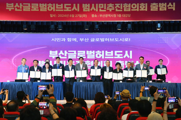 <b>박형준</b> 부산시장, '부산 <b>글로벌허브도시 특별법</b>' 연내 제정... 