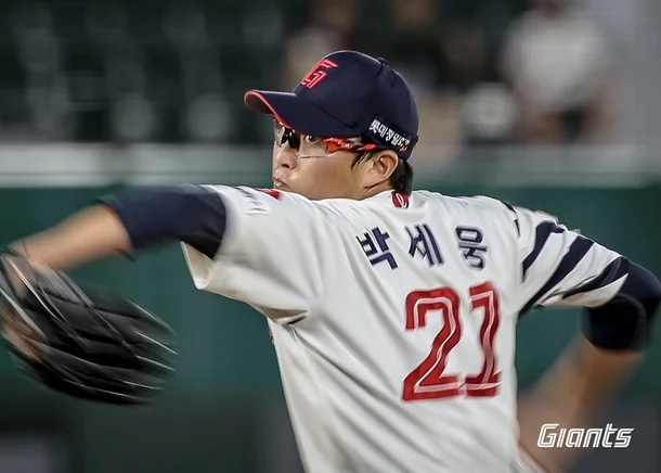 끝없는 패배 속에서 다시 일어선 <b>롯데</b>의 <b>에이스</b>, 박세웅의... 