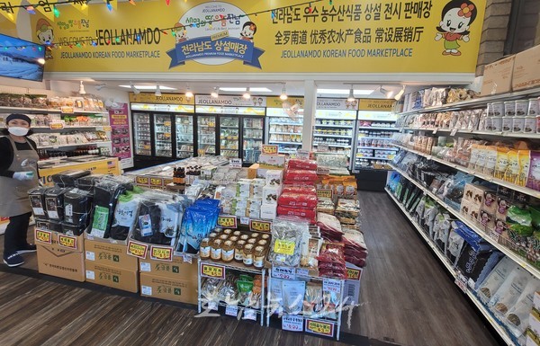  전남도, 최근 전복 가격 하락…13개국 18개 해외 상설판매장 수출 지원 나서