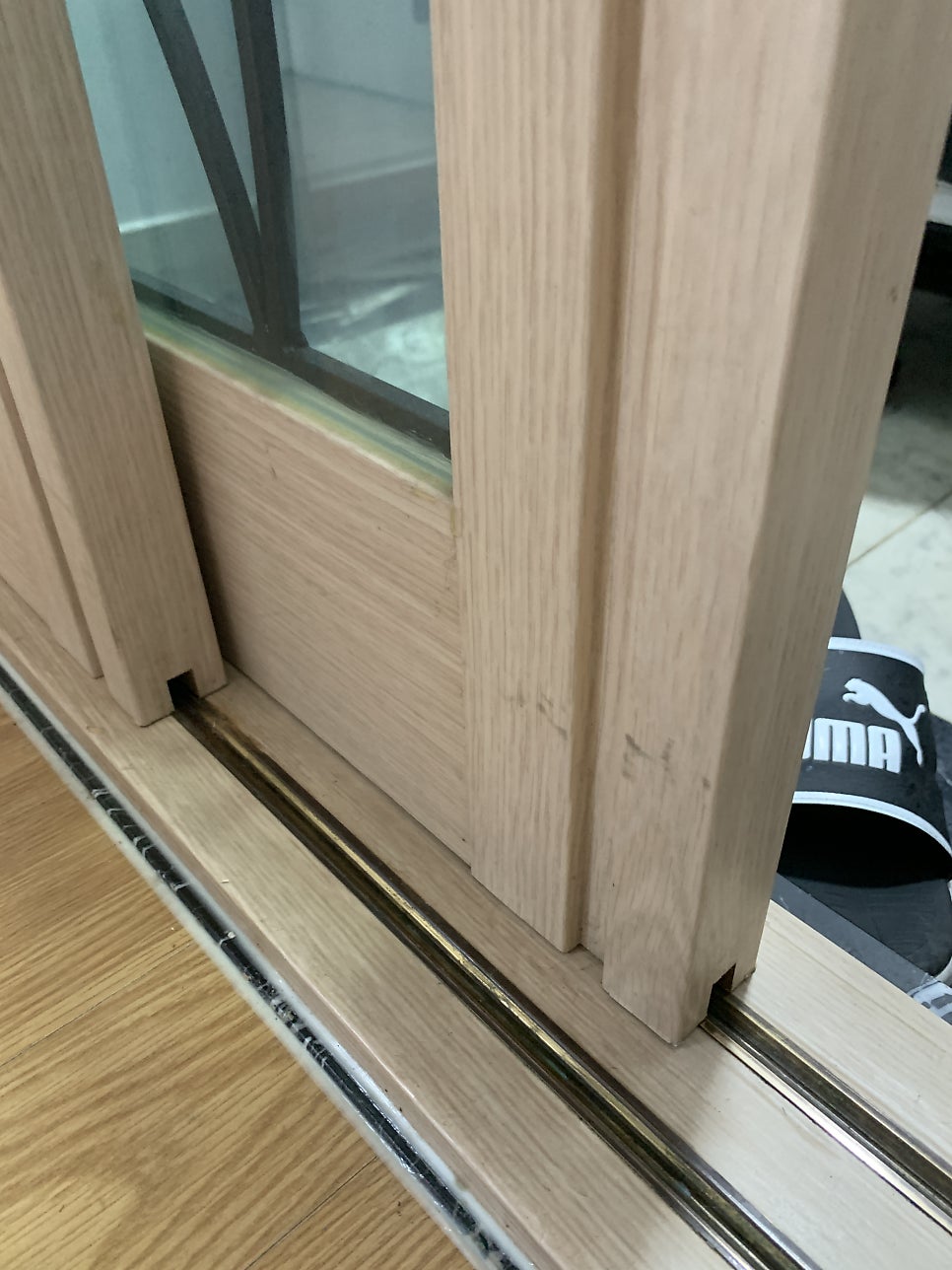 광교 현관중문고장수리 중문바퀴고장수리