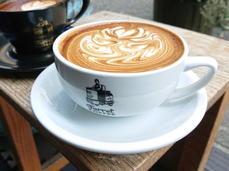  츠키지시장 Turret Coffee 터렛커피 타베로그 백명점 긴자 카페라테 맛집