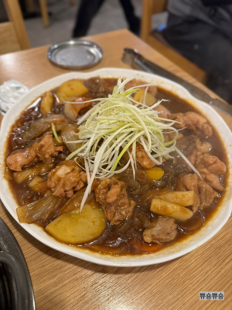  100명 수용할 수 있는 서울시립대 회식 모임장소 가성비 맛집 꽃닭