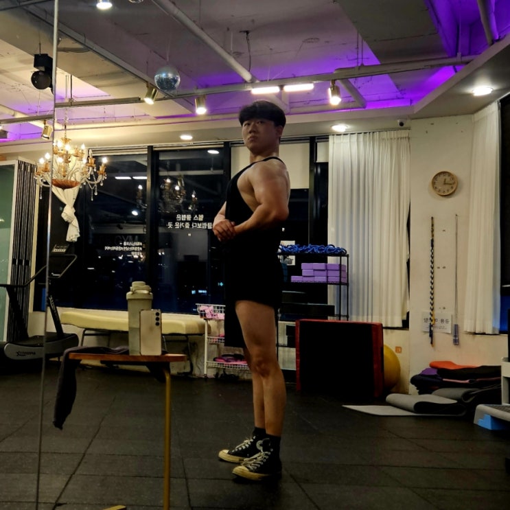 머슬핏 상체 티셔츠 팔뚝 240827 이두 삼두 팔 운동 머슬핏 상체 티셔츠 팔뚝 240827 이두 삼두 팔 운동