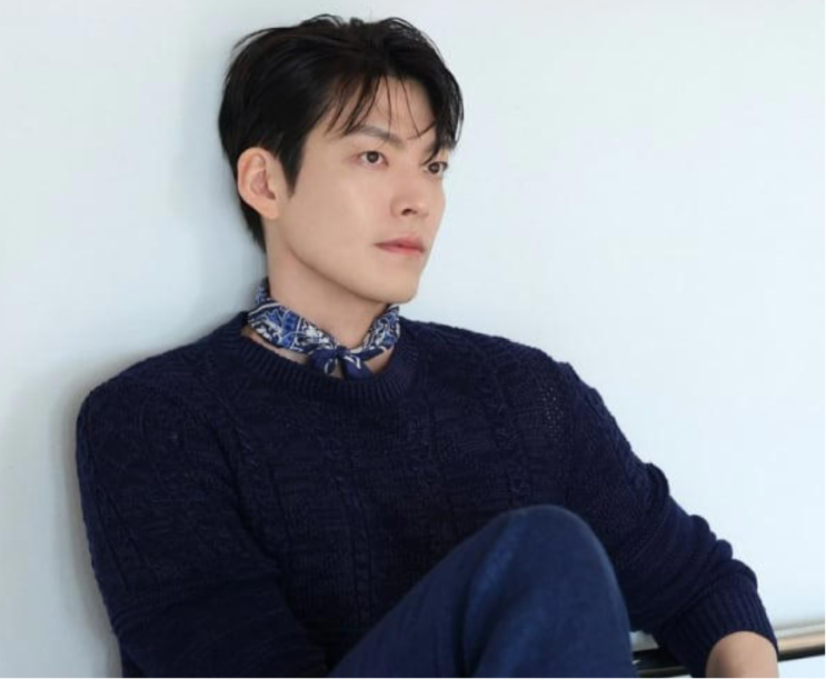 배우 <b>김우빈</b>, 실종된 딸을 찾아다닌 고 송길용 씨 빈소에 <b>조화</b>... 