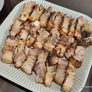 짚불연구소 통삼겹살 불향 진하게 느껴지는 고기의 맛