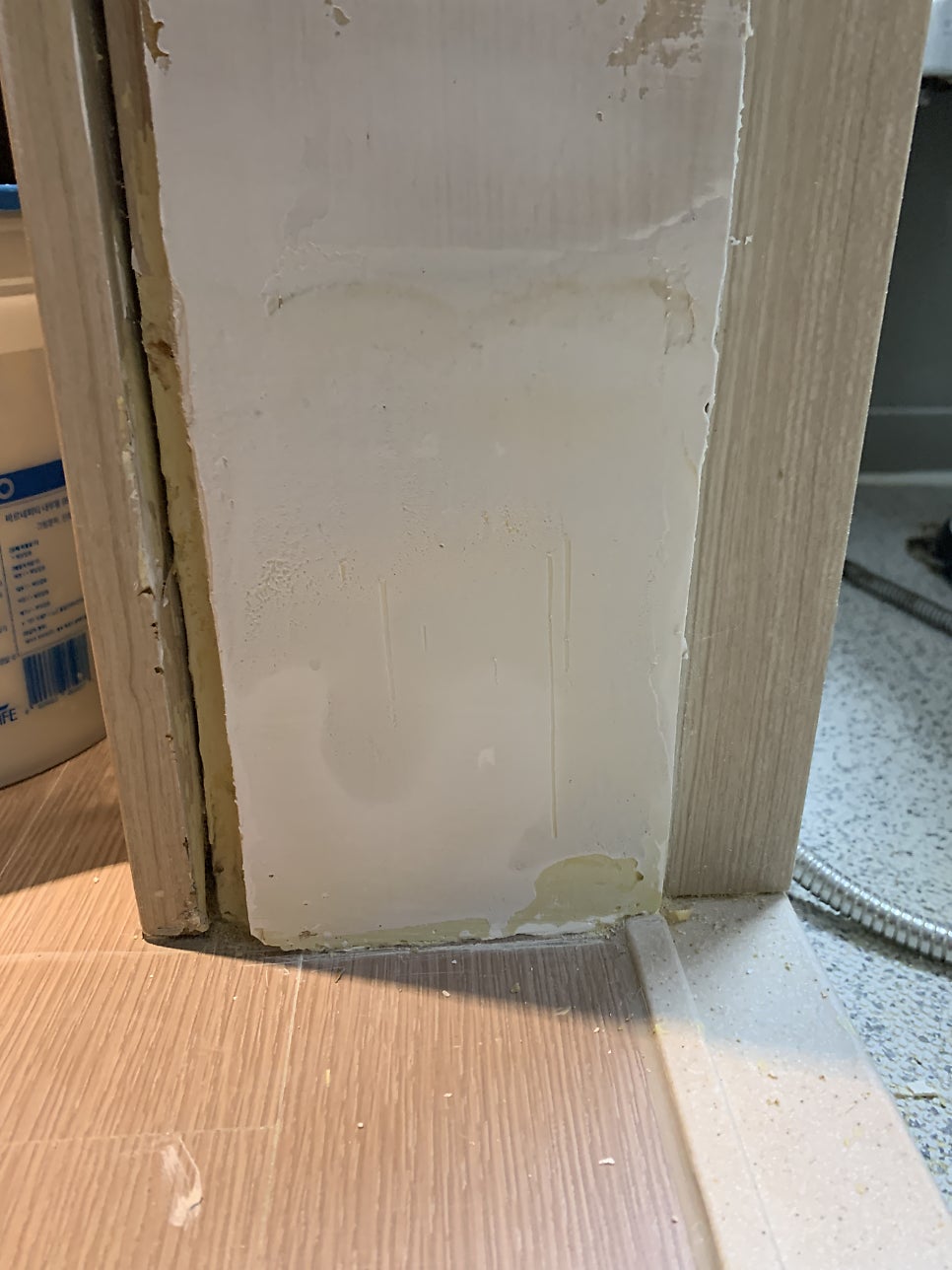 서울상암 물먹은문틀복원 물먹은몰딩복원시트지복원