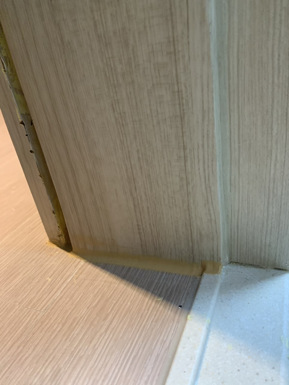 서울상암 물먹은문틀복원 물먹은몰딩복원시트지복원