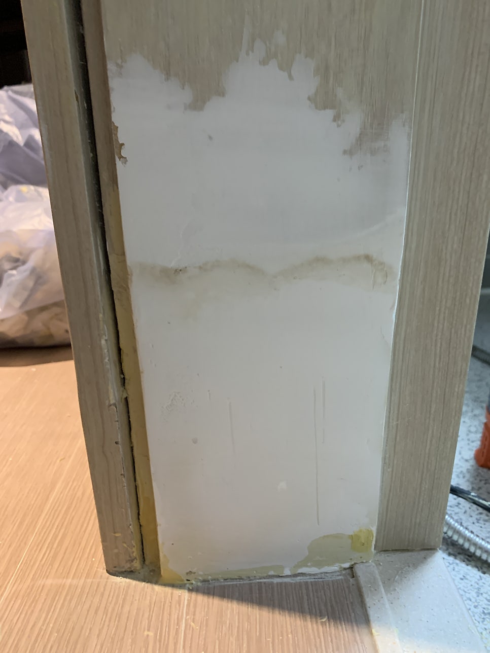 서울상암 물먹은문틀복원 물먹은몰딩복원시트지복원