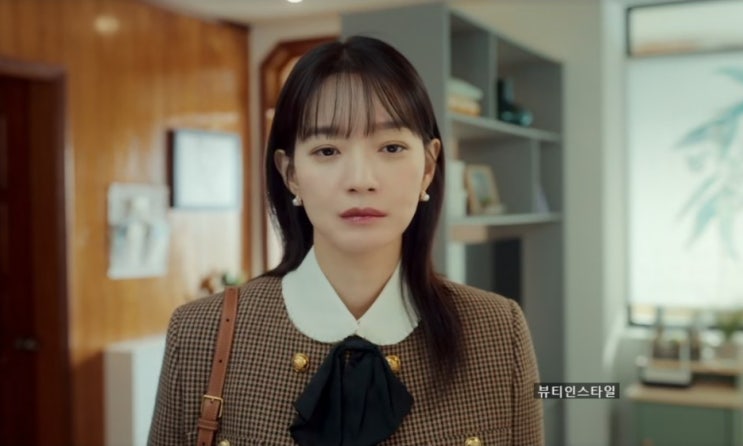 손해 보기 싫어서 1회 신민아(손해영) 옷 체크 자켓 가방 옐로우 후드집업 트레이팅 팬츠 패션