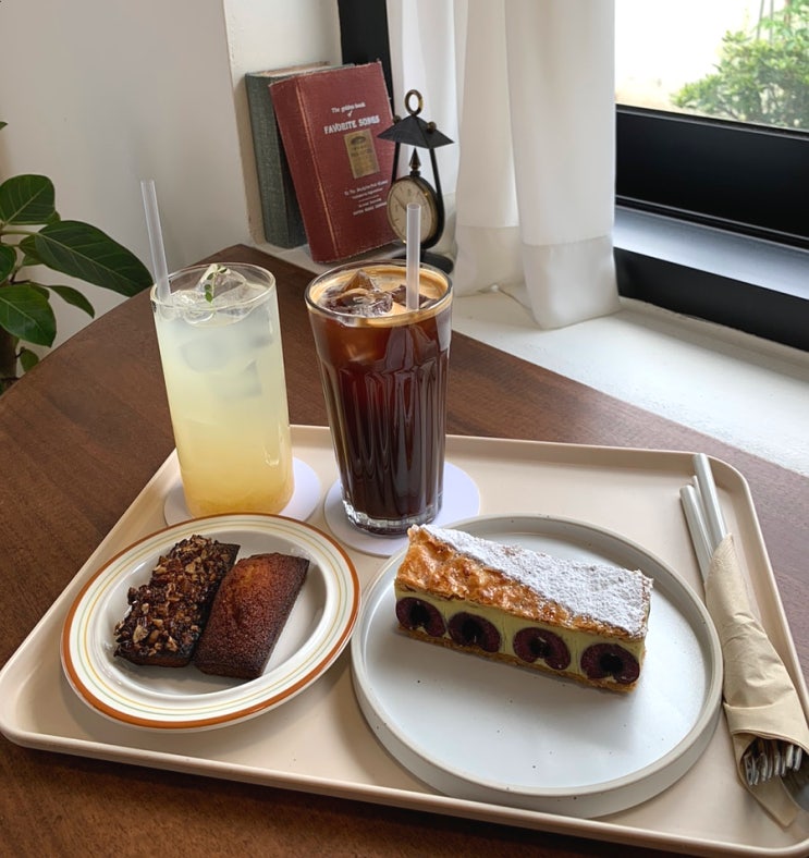  군산 조촌동 또슈/분위기 좋은 카페 휘낭시에 체리피스타치오밀푀유